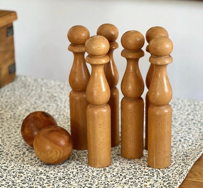 Joli deco Ancien Jeu De 11 Quilles En Bois Tourné années 1950 (2 hauteurs